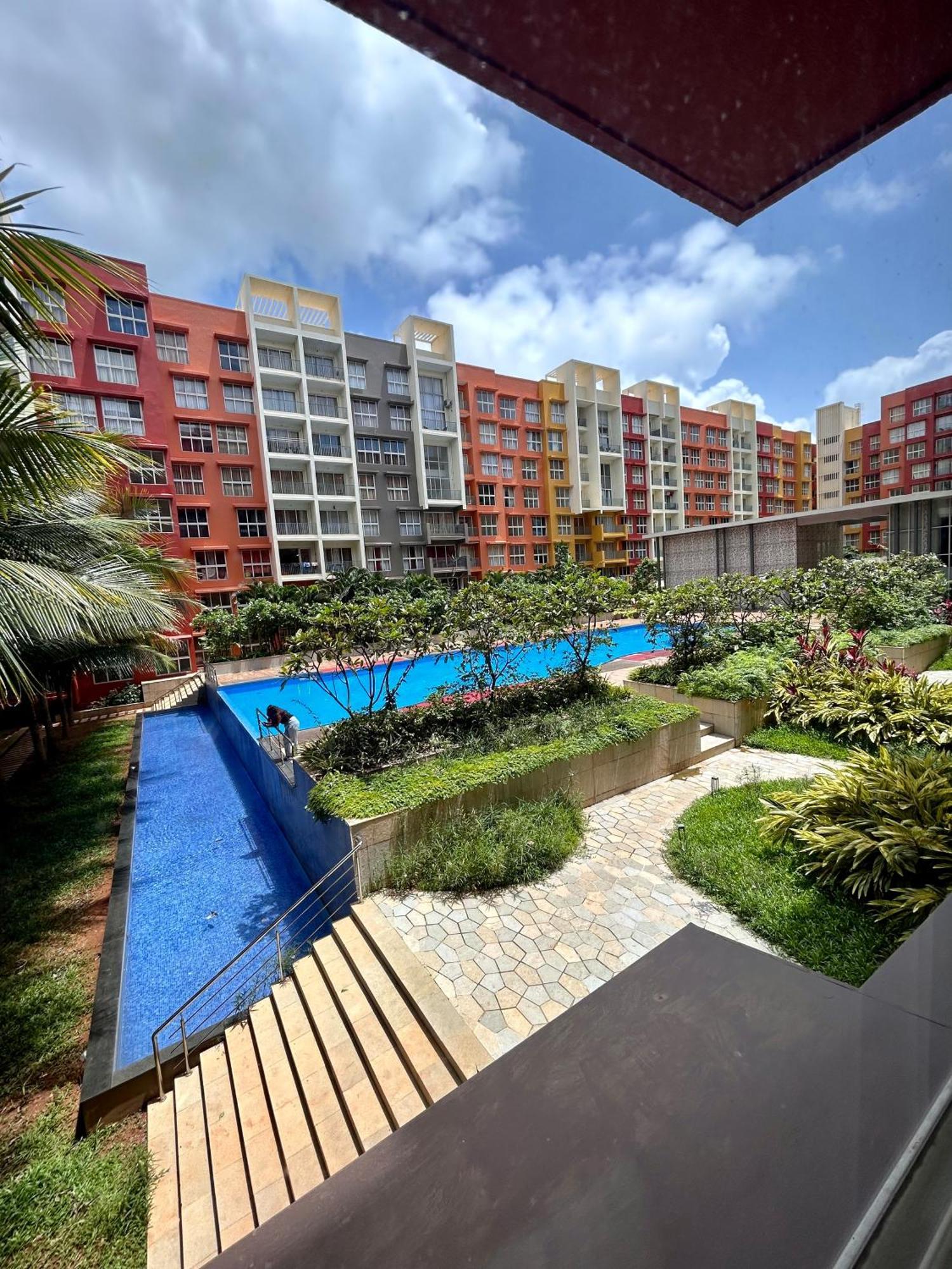 Pool And Garden View Good Stay Premium 2 Bhk Flat 104 다볼림 외부 사진